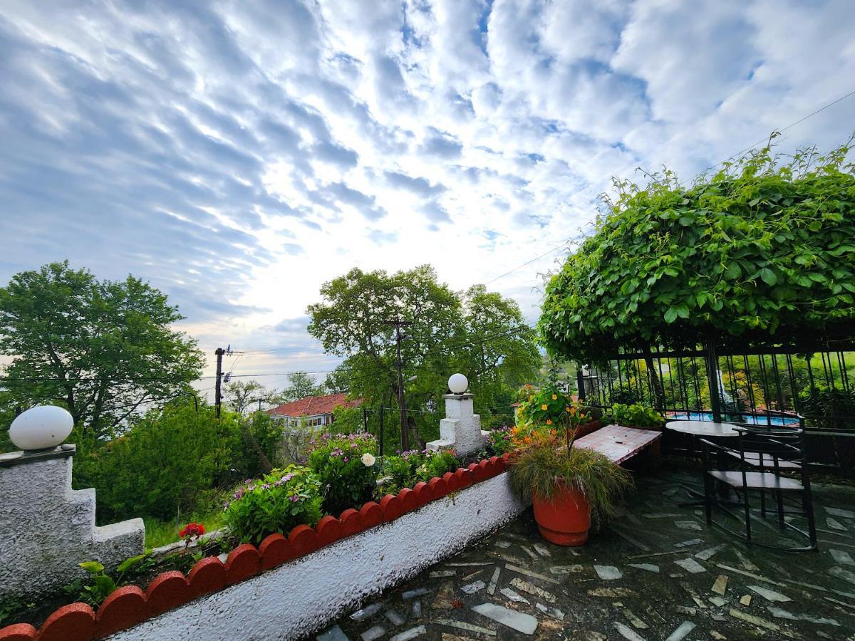 Yalla Chorefto - Hotel & Fun Exterior foto