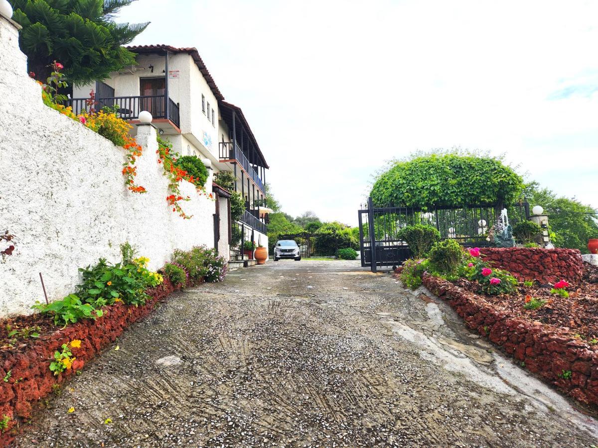Yalla Chorefto - Hotel & Fun Exterior foto